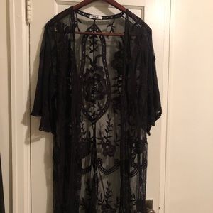 Floral embroidered kimono